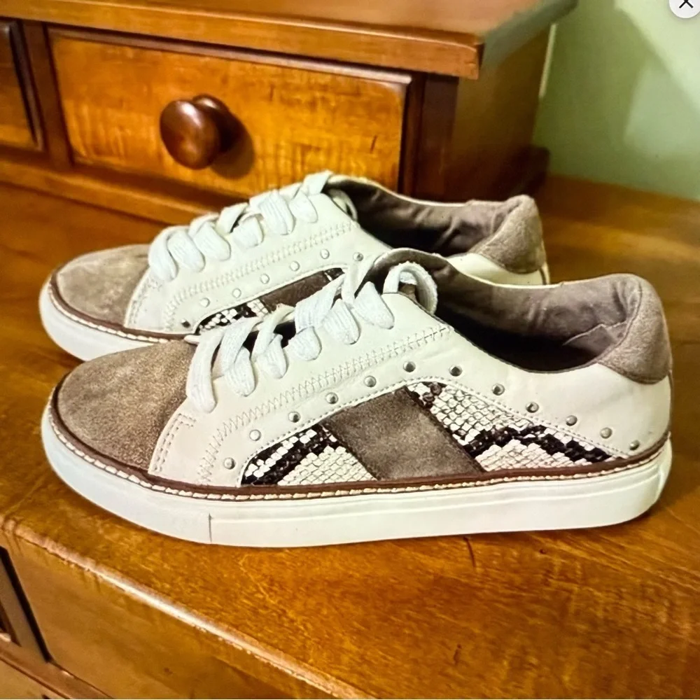 Crown Vintage Cream and Brown Kalinda sneaker woman’s‎ size 6.5 snakeskin suede